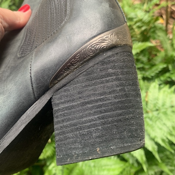Jeffrey Campbell, Leather 3” Heel boot charcoal gray silver Western accents 6.5 - Picture 4 of 7
